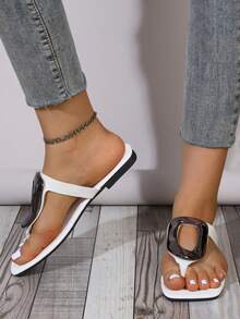 女士新款方头漆皮人字拖，时尚百搭休闲平底凉鞋，塑料搭扣，夏季必备，黑色亮面 - 白色 - 查看 3