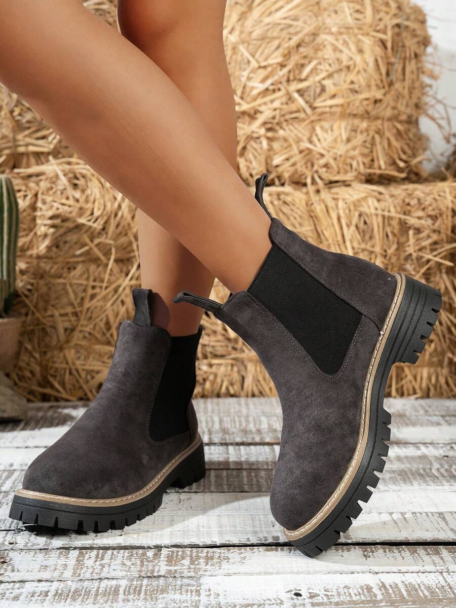 Botas Retrô Desgastadas Novas de Outono/Inverno para Mulheres, Salto Grosso, Slip-On, Cano Curto, Estilo Britânico