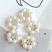 5 Pieces Or 30 Pieces Of Hot - Selling Alloy Pearl Flower DIY Accessories, Which Can Be Used As Materials For Handmade Hair Accessories, Flower Plate Drill Buttons, And Mobile Phone Beauty. They Symbolize The Infinite Creativity Of Handmade Creation, The Exquisite And Beautiful Finished Products, And The Careful Creation Of Small Happiness In Life.