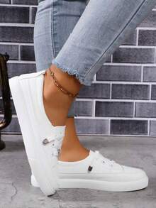 These Classic, Versatile Women's Round-Toe Slip-On Shoes Are Casual, Lace-Up, And Have A Soft, Flat Sole For Outdoor Sports. Their Clean Upper And Sleek Lines Create A Clean, Elegant Look. Perfect For Spring, Summer, Autumn, And Winter, For Everyday Outings, School, Vacations, And Street Style. - 白色 - 查看 2