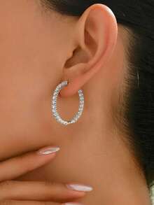 一对S925纯银镶嵌微镶锆石C形十字耳环，精致轻盈，简约百搭，时尚独特，精美珠宝礼品，适合女性佩戴。 - 滿鑽耳扣 - 查看 3
