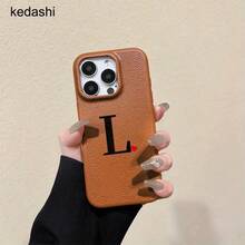 Teléfono con textura de lichi y diseño de corazón rojo. Compatible con phone 16 Pro, 16, 15 Pro, 14, 14 Plus, 13, 13 Pro, 12 Pro y 12 Pro. Es un excelente regalo de cumpleaños y es resistente al desgaste y a las huellas dactilares. - Marrón - Ver 7