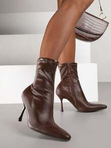 Botas femininas Fashion Vices com salto justo - Castanho - Ver 1