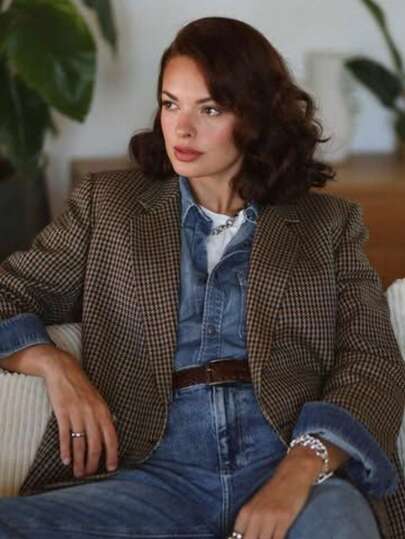 European-Style Retro Layered Suit With Checkered Suit, Versatile For Daily Commutes; Brown Checkered Pattern Paired With Blue Jeans; Suitable For Home, Office, Daily Wear, And Airport Outfits; Long Sleeves With Front Opening; Versatile For Various Professional And Casual Settings; Ideal For Young, Mature Women; Women's Outerwear.