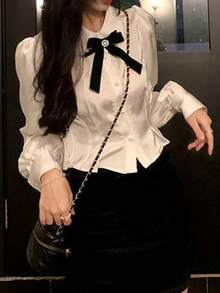 女士白色蝴蝶结衬衫，甜美学院风蕾丝拼接上衣，圆领短款衬衫，适合办公室和休闲场合，春夏款 - 白色 - 查看 6