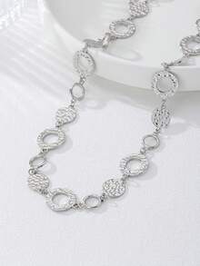 1pc Vintage Elegant Geometric Hollow Hammered Metal Long Necklace, Versatile Fashion Accessory Suitable For Women's Street Style, Dates, Parties, Casual, Vacation