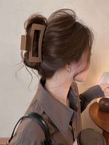 3个/1个 4.21英寸/10.7厘米 新款哑光硅胶方形发夹，黑色、白色、棕色可选，时尚百搭，优雅简约，纯色发爪，适合日常、休闲、派对、通勤、海滩、度假、扎马尾、盘发、洗脸、化妆等场合，是冬季发饰、女士发带、冬季发饰、优雅发爪夹等夏季发饰的理想之选。 - 彩色 - 查看 2