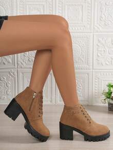 Botas de Tornozelo de Salto Alto Cáqui Femininas, Botas de Plataforma Impermeáveis de Salto Grosso, Botas Curtas da Moda com Fivela e Zíper Lateral, Botas de Vestido Cáqui de Bico Redondo com Cadarço, Botas Clássicas para Combinar com Saias, Novidade de Outono/Inverno