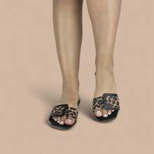 Women's Flat Sandals Comfortable Flip Flops With Luxury Strap Elegant Buckle