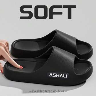 ASHALI 黑色侧字母光滑室内拖鞋，EVA 柔软材质人字拖