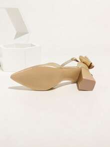 Scarpe da donna con tacco alto chunky, punta affusolata, con fiocco dorato e design traforato