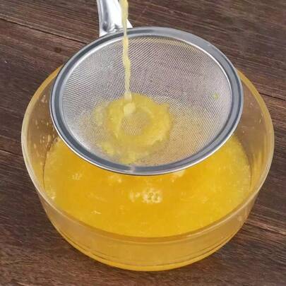 Cuchara espumadera de acero inoxidable, colador de malla fina con mango, escurridor de aceite para cocina. Un accesorio de cocina imprescindible, un regalo ideal para chefs en el hogar, con almacenamiento ahorrativo de espacio para organizadores de cocina, idea de regalo de cocina navideña