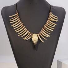 1pc Vintage Viking Raven Skull Coconut Shell Necklace - Resin Animal Asymmetrical Fang, Gothic Style Accessory, Retro Beaded Fang Pendant Necklace, Unisex Fashion Necklace