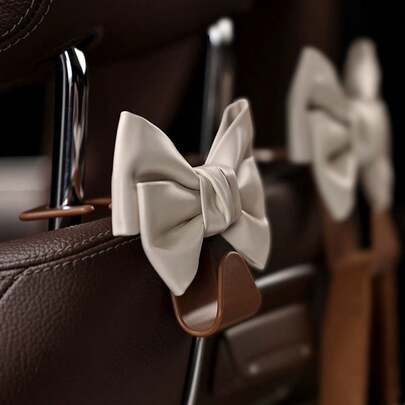1 pieza Decoración de lazo para el coche, Ganchos multifuncionales y elegantes para el asiento trasero para una organización interior creativa, Ganchos innovadores para el coche para soluciones de almacenamiento sin costuras, Almacenamiento discreto en el respaldo del asiento para coches, Perfecto para viajes de vacaciones y uso diario, Mejora la estética de tu vehículo con elegancia funcional