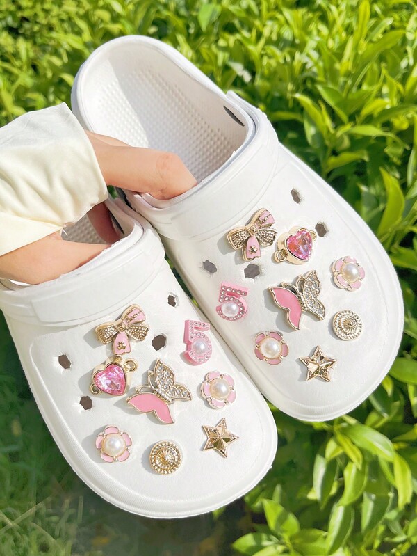 16 Stücke goldene Schmetterling Schuh Dekorationen, rosa Herz Strass Mode DIY Schuh Accessoires, geeignet für perforierte Sandalen/Pantoffeln, toll als Urlaubsgeschenke