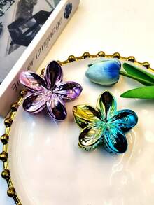 2025 New Arrival Faux Metal Electroplated Dual-Tone Plumeria Hair Claw Clips, Shark Shaped Floral Hair Clips, Suitable For Vacation, Travel, Party, Birthday, Office, Beach, Bun Updo Winter Hair Accessories Flower Hair Clutch