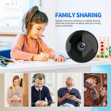 كاميرا داخلية ذكية صغيرة لاسلكية، بدقة 1080P كاملة، تدعم الواي فاي، التحكم بالتطبيق، التحدث الصوتي، كشف الحركة، شحن USB، بطارية ليثيوم قابلة للشحن، تركيب محمول، لحماية أمان العائلة.