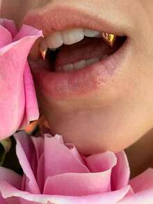 1 szt./2 szt. Gładkie grille z motywem kłów wampira, miedź platerowana 14-karatowym złotem, biżuteria na ciało dla kobiet na imprezę cosplay, kły wampira, ostre zęby, zabawne bestsellery na Halloween w Europie i Ameryce, małe zęby tygrysa, uniwersalne aparaty ortodontyczne dla mężczyzn i kobiet, akcesoria do aparatów ortodontycznych hip-hop