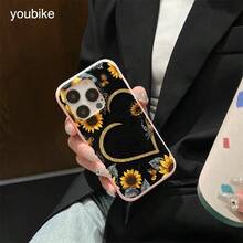 El hermoso diseño de crisantemo en este teléfono presenta una textura de lichi y es compatible con los modelos 16 Pro, 16, 15 Pro, 14, 14 Plus, 13, 13 Pro, 12 Pro y 12 Pro, es un teléfono de regalo de cumpleaños duradero y resistente a huellas dactilares - carmesí - Ver 4