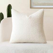 Ein Cremefarbener (ohne Kissenkern) Kissenbezug Aus Gewelltem Kunstfell, Weicher, Neutraler Plüschkissenbezug, Bequemer Und Flauschiger Kissenbezug Aus Haar. Geeignet Als Sofa-, Schlafzimmer- Und Bettdekoration. Universell Für Alle Jahreszeiten.