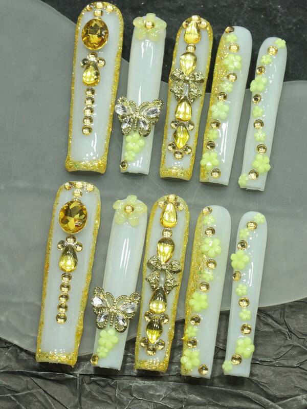 CrystalHola Christmas Nails 10 Pieces Of Hand Pressed Nails, Hand Pressed Fake Nails, Ultra Long Ballet Shaped Nail Art Set, Yellow Three-Dimensional Rhinestones And Butterfly Accessories, Fully Covered , Essential For Parties And Gatherings, Making It The First Choice For Birthday Gifts. Halloween Nails