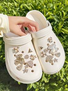 16pcs Gold Four-Leaf Clover & Bear Shoe Decorations, Fashion DIY Shoe Accessories Suitable For Perforated Sandals & Slippers, Great As Holiday Gifts