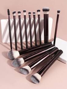MAANGE Set de 13/25/26/30/31/33 piezas de brochas de maquillaje profesionales, incluye brochas para polvos, rubor, corrector, contorno, contorno de nariz, sombras de ojos, cejas, detalles, base, rostro y iluminador, para uso diario y viajes, accesorios de maquillaje, regalos para amigos