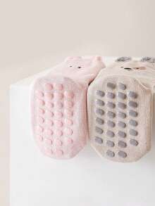 3 Pares de Meias de Bebê Antiderrapantes com Padrão Aleatório Misto de Cor de Desenho Animado de Orelha e Expressão, Sola Macia para Uso Interno, Adequado para Uso Diário de Meninos e Meninas Pequenos