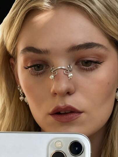 Fake Nose Bridge Decor, Punk Style Clip-On Nose Clip Without Piercing, Adjustable Personalized Facial Accessory, Suitable For Women, Can Be Used For Festivals, Cosplay, Photography, And More