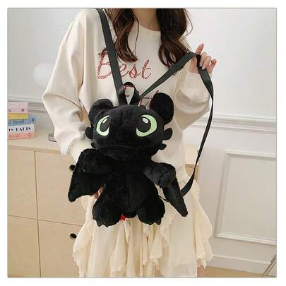 How to Train Your Dragon Le sac à dos Toothless noir et blanc, un sac à bandoulière et sac banane mignon, est le cadeau parfait pour les garçons et les filles, idéal pour les voyages, les séances photo, le shopping, les déplacements, les sacs décoratifs et les trajets scolaires et professionnels. Sa forme adorable de Toothless et son tissu confortable en font un cadeau d'anniversaire, de fête ou de faveur de fête parfait.