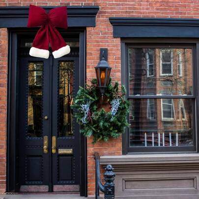 Christmas Bows, Bows Garland Decor, Large Christmas Tree Topper Bow,Christmas Tree Bows Wreath Bow Party Supplies Xmas Ornaments For Door Fireplace Stairs Railing Porch Christmas Bows Velvet Bow Knots With Stuffed Super Soft White Plush Cuff For Wreaths Outdoor, Gift Wrapping, Tree Topper, Winter Family Holiday Xmas Party Decorations Luxury Tree Ribbon For Decoration, Portable Wreath Bows Ribbon Portable Wreath Bow For Tree Decoration