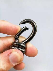 2pcs/Set Creative Knot Shaped Carabiner Keychain - Black/Gold/Silver, Zinc Alloy, Non-Rechargeable, Multifunctional Hip-Hop Style Bag & Belt Accessory, Ideal For Independence Day, Thanksgiving, Father's Day, New Year, Holiday, Valentine's Day Gifts, Fun Keyring Christmas