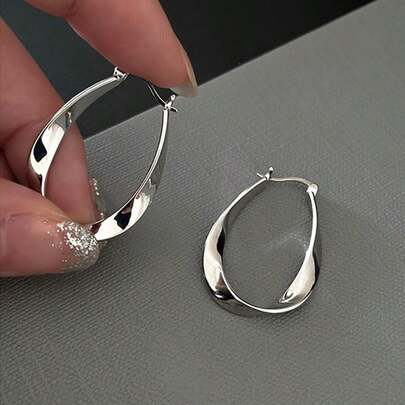 1pc 925 Silver Fashion European And American Temperament Exquisite Simple Oval Geometric Ear Buckle Light Luxury Elegant Atmospheric High-End Earrings Gift, Women's Fashion Jewelry