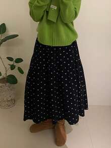 法式甜心波点印花褶裥羊毛半身裙，高腰显瘦设计，秋冬季保暖舒适。