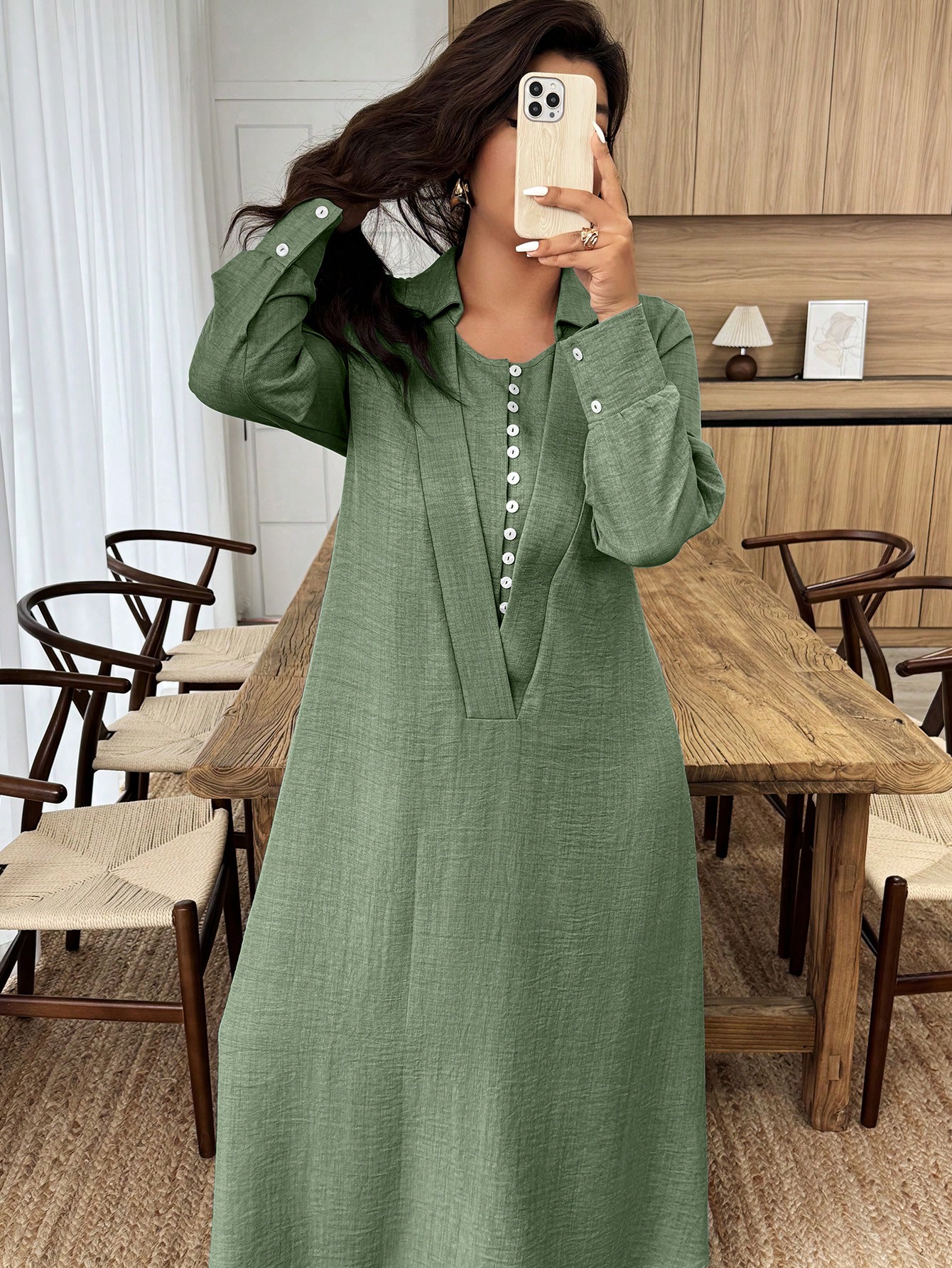 فستان طويل بخصر مزدوج الطبقات وتنورة ذات تمدد كبير...