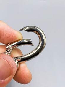 2pcs/Set Creative Knot Shaped Carabiner Keychain - Black/Gold/Silver, Zinc Alloy, Non-Rechargeable, Multifunctional Hip-Hop Style Bag & Belt Accessory, Ideal For Independence Day, Thanksgiving, Father's Day, New Year, Holiday, Valentine's Day Gifts, Fun Keyring Christmas