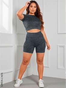 Conjunto deportivo de 2 piezas para mujer,  consta de un biker short butt liftting y un top corto deportivo de tirante ancho. Biker short de silueta ajustada con diseño levanta glúteos. Ajuste de cintura alto para un mejor control abdominal. Top corto, con diseño ajustado de manga corta. Tela de poliéster y elastano. Muy fresco y suave, apto para hacer deporte al aire libre o ir al gimnasio. - Gris Oscuro - Ver 6