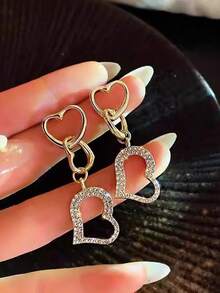 1 Paar kreative, komplett mit Strass besetzte, Cut Out herzförmige Ohrringe, modische hochwertige tropfenförmige lange Ohrringe