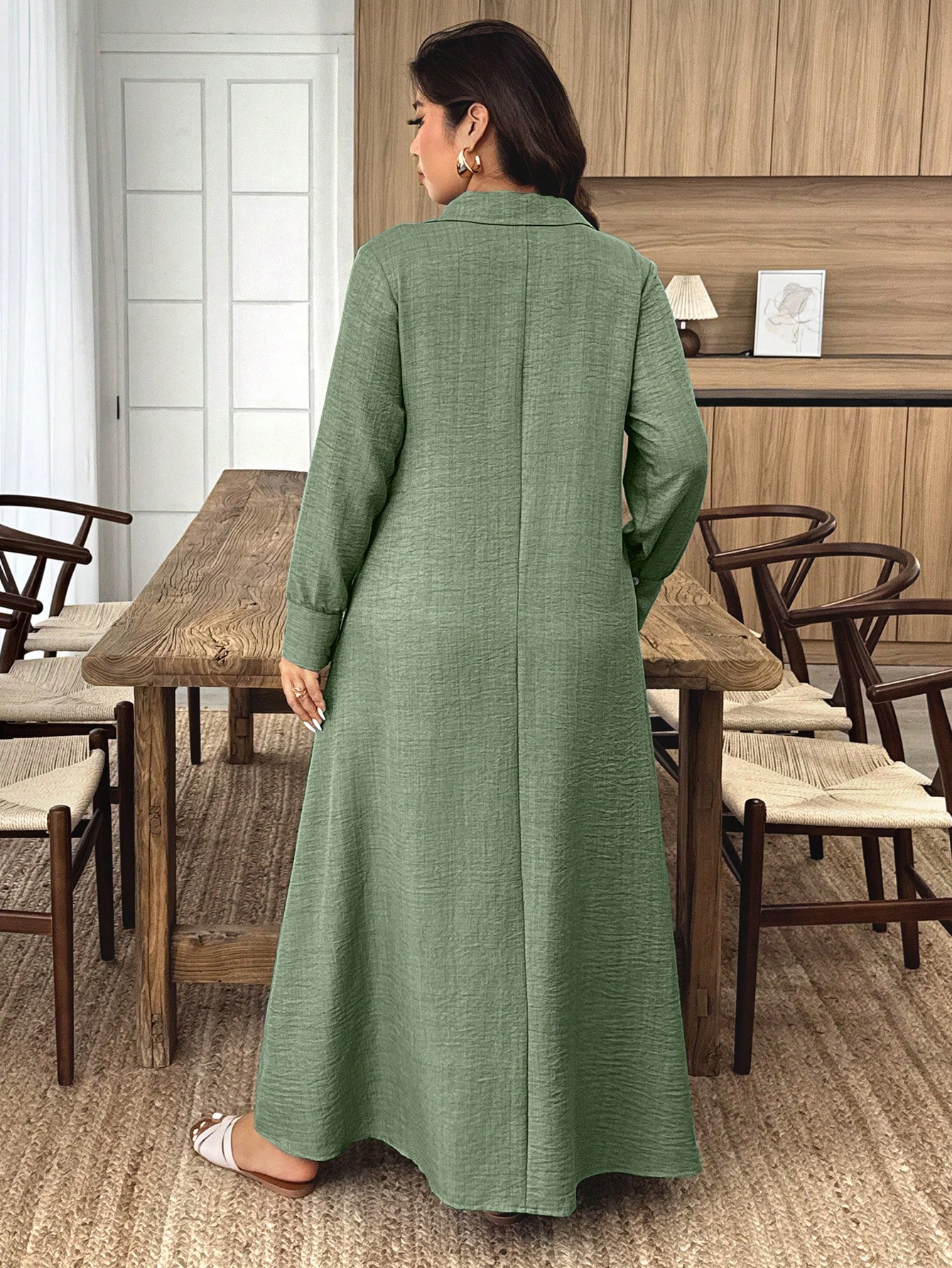 فستان طويل بخصر مزدوج الطبقات وتنورة ذات تمدد كبير...