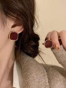 1 Pair Vintage Burgundy Minimalist High-End Fashionable Small Square Everyday Earrings For Women, Suitable For Autumn/Winter