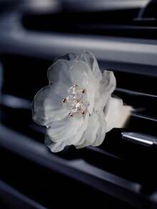 Flower-Shaped Car Air Freshener – Pearl-Like ABS Petal Vent Clip With Long-Lasting Light Scent, Cute Kawaii Dashboard Decor For Odor Elimination, Universal Fit Aroma Diffuser Accessory,Car Air Outlet Decoration