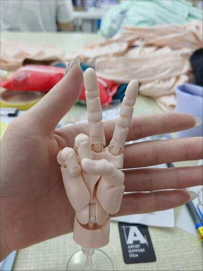 1/2 Scale Posable Hand Model Kit With Stand, Painting/Sketching Right Hand, Assorted Colors, Slender Fingers And Palm Model