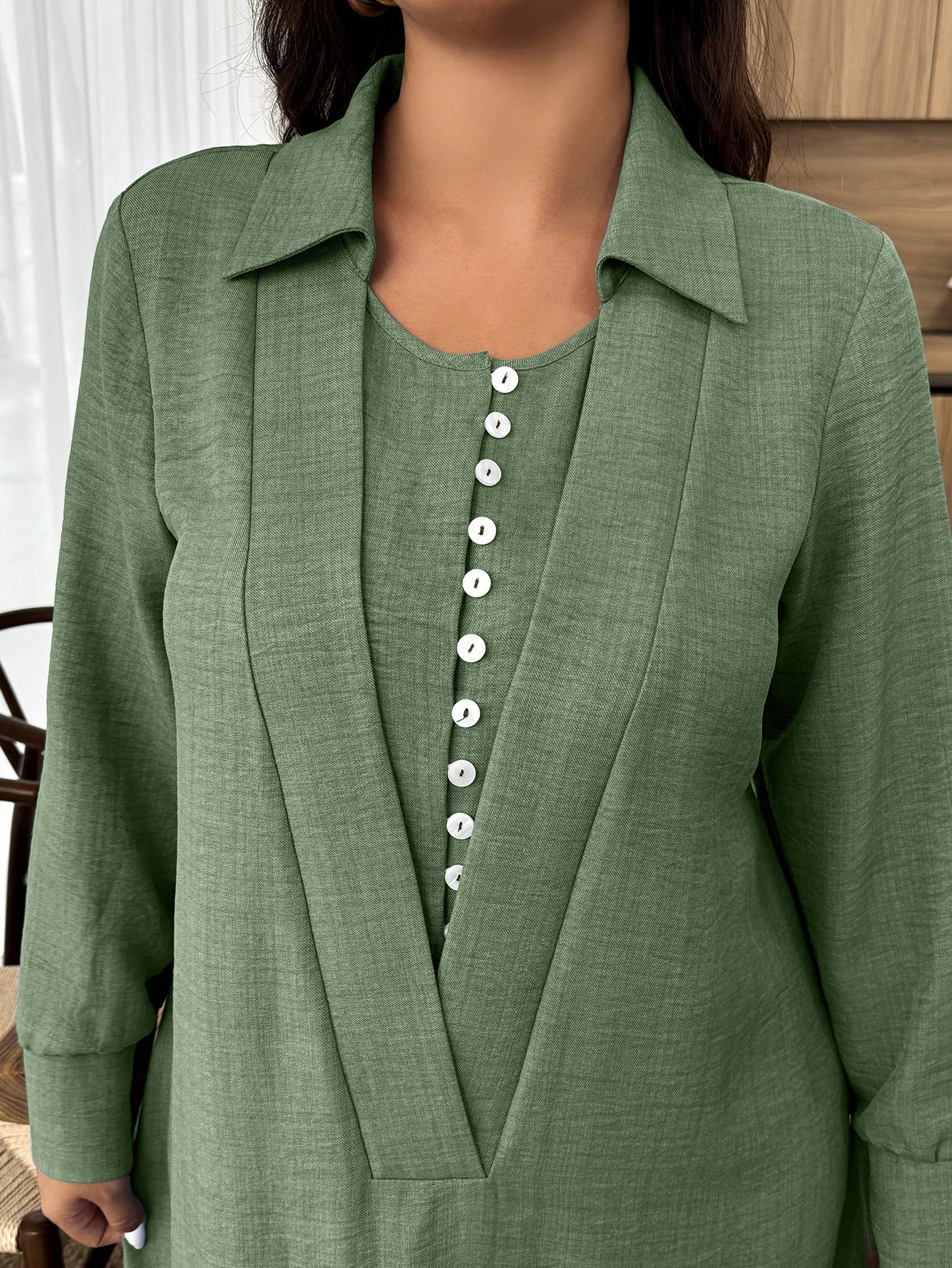 فستان طويل بخصر مزدوج الطبقات وتنورة ذات تمدد كبير...