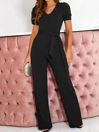 Mono ajustado con cinturón, de un solo color, con cuello en V y cintura ceñida