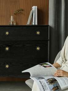 1 tay nắm kéo bằng đồng thau sang trọng hình hoa hướng dương cổ điển, cửa tủ quần áo ngăn kéo hiện đại tối giản, núm đồng nguyên chất màu vàng lỗ đơn, phong cách tân cổ điển châu Âu cổ điển, hoàn thiện đánh bóng với họa tiết hoa hướng dương, bao gồm phần cứng lắp đặt, thích hợp cho cửa tủ quần áo, trang trí nhà sang trọng | núm tủ thanh lịch | kim loại đánh bóng, phần cứng trang trí tủ, lưu trữ phòng tắm, trang trí, phòng tắm, giáng sinh, sinh nhật, trang trí phòng ngủ, đồ nội thất, trang trí nhà cửa - Vàng - Xem 7