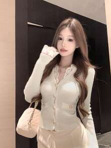 Rikumo 蕾丝V领金属纽扣开衫毛衣，时尚优雅的针织上衣，可作外套或单穿，冬季必备。 - 杏色 - 查看 5