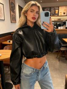 Jachetă la modă cu mânecă lungă și fermoar, scurtă, croită, din piele ecologică, cu glugă