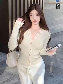 Rikumo 蕾丝V领金属纽扣开衫毛衣，时尚优雅的针织上衣，可作外套或单穿，冬季必备。 - 杏色 - 查看 3