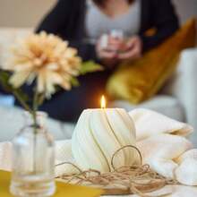 Vela de columna giratoria de geometría - Vela grande y hermosa hecha a mano de cera de soja con giro, estética elegante de burbujas, regalo para el hogar, decoración de estantería de la habitación, concepto de vela en espiral