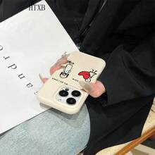 Teléfono con textura de lichi y estampado de una personita con un corazón lleno de amor. Compatible con phone 16 Pro Max, 16, 15 Pro, 14, 14 Plus, 13, 13 Pro, 12 Pro y 12 Pro Series. Resistente al desgaste y a las huellas dactilares. - Marrón - Ver 2